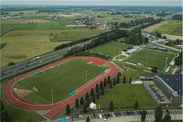 Renovatie kunststof atletiekpiste in PU - Sportinfrabouw NV